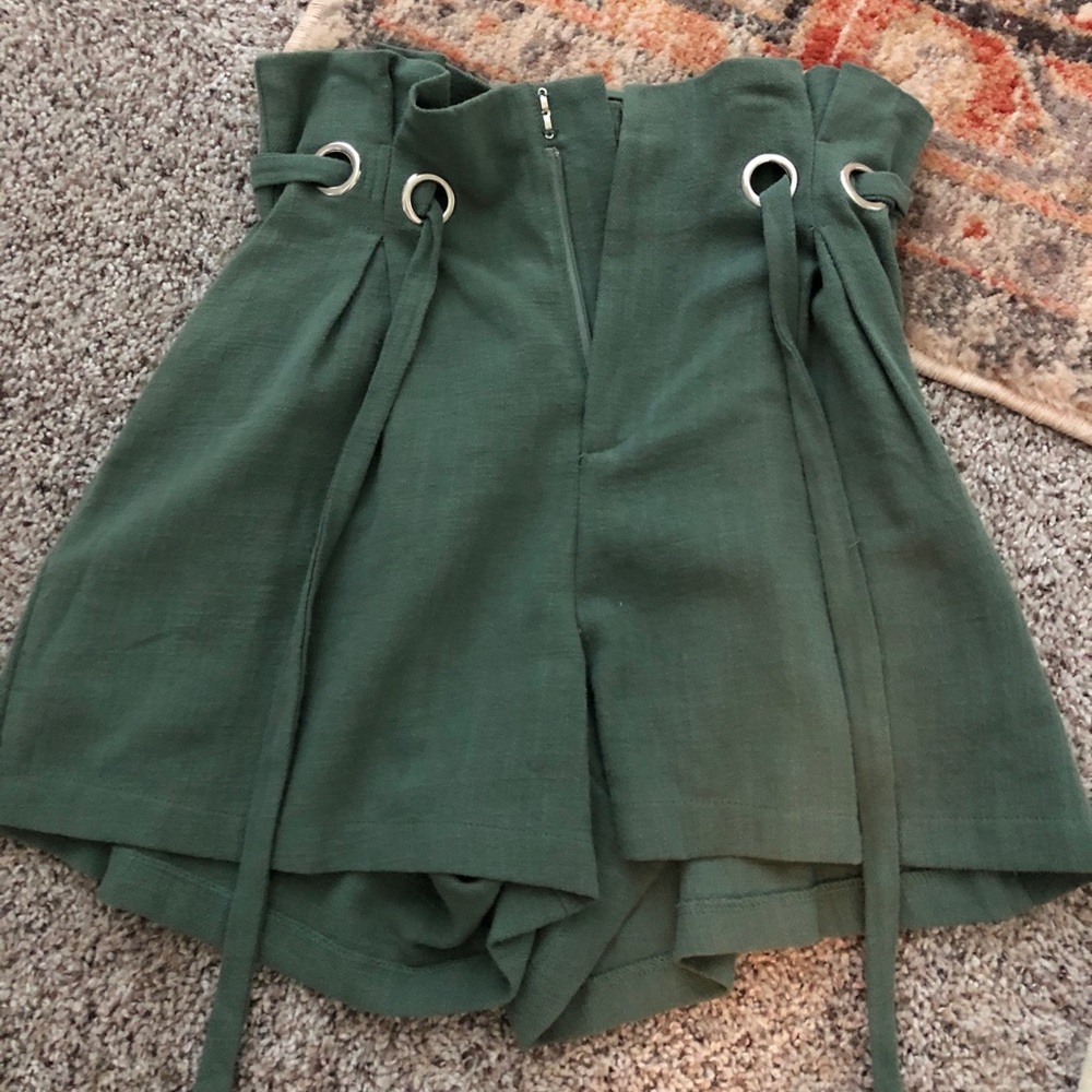 Cute high waisted shorts!